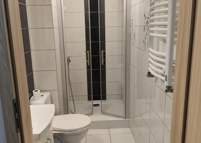 Eleven Проживання в сім'ї Гдиня