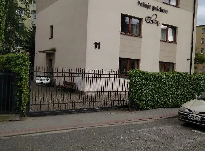 Eleven Проживання в сім'ї *